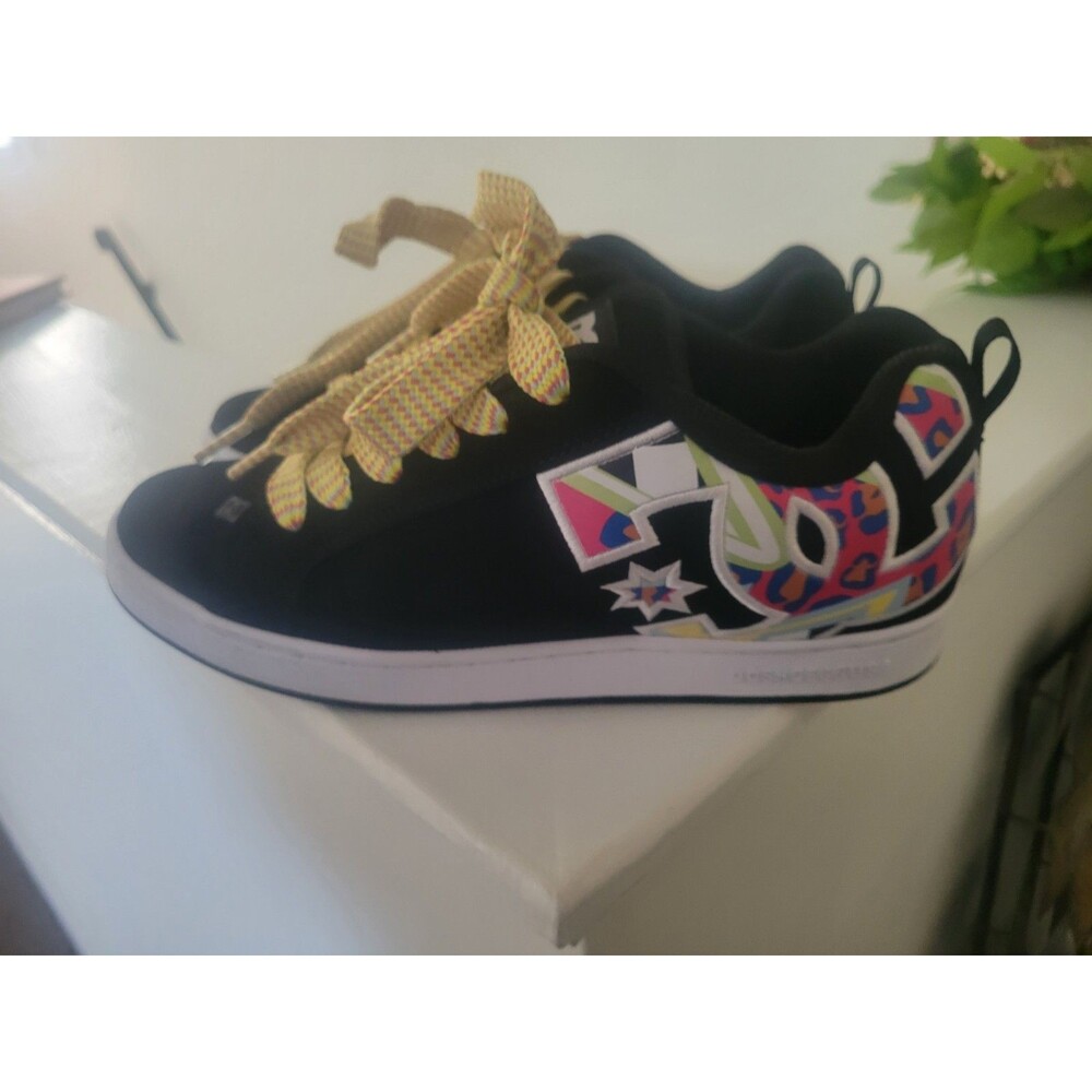 DC SHOES Black Colored Court Graffix Trainers Sneakers Women's US 8.5/Mens 7 EUC